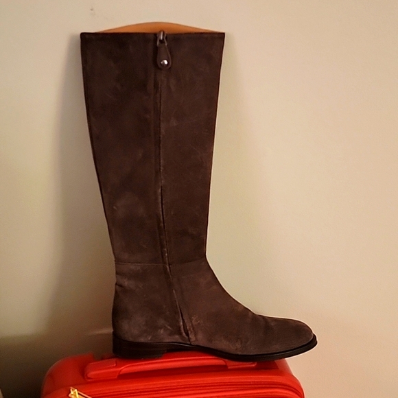 Ferragamo suede boots 👢 😍 - Picture 5 of 10